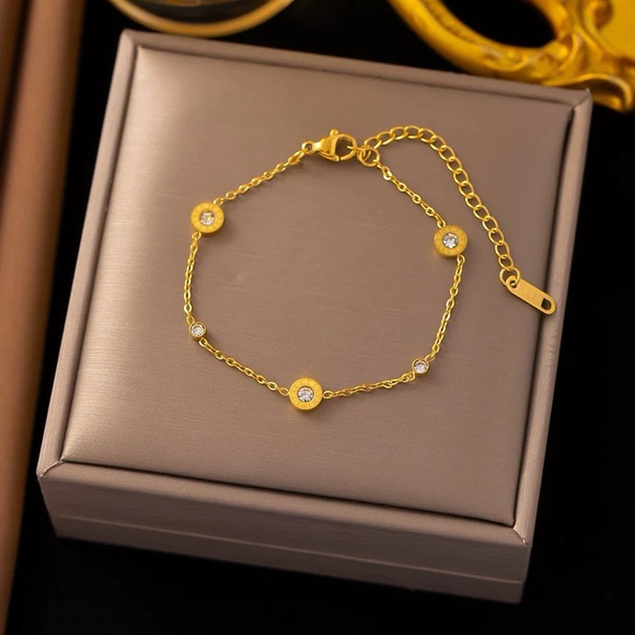 Stainless steel Roman number with stones bracelet (gold tone) - Picture 3 of 4